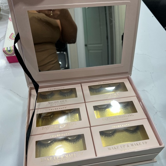 Lash Box with 10 Options - Picture 2 of 4